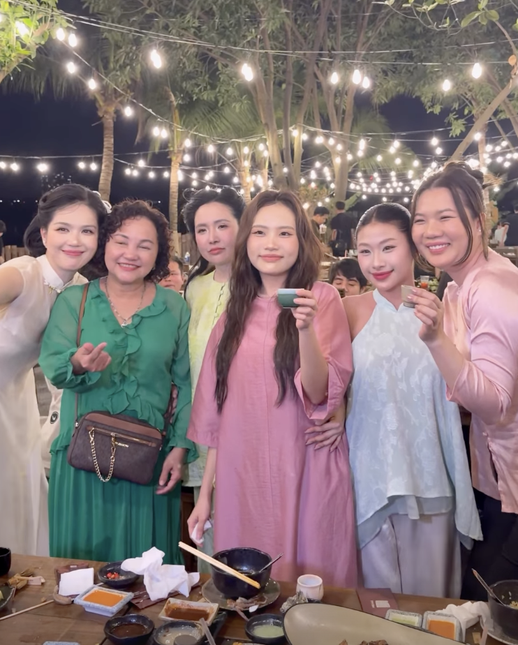 Louis Phạm xinh thật đấy, chung khung hình với Ngọc Trinh, Hoa hậu Thanh Thuỷ vẫn không lép vế, còn được khen nức nở- Ảnh 8.