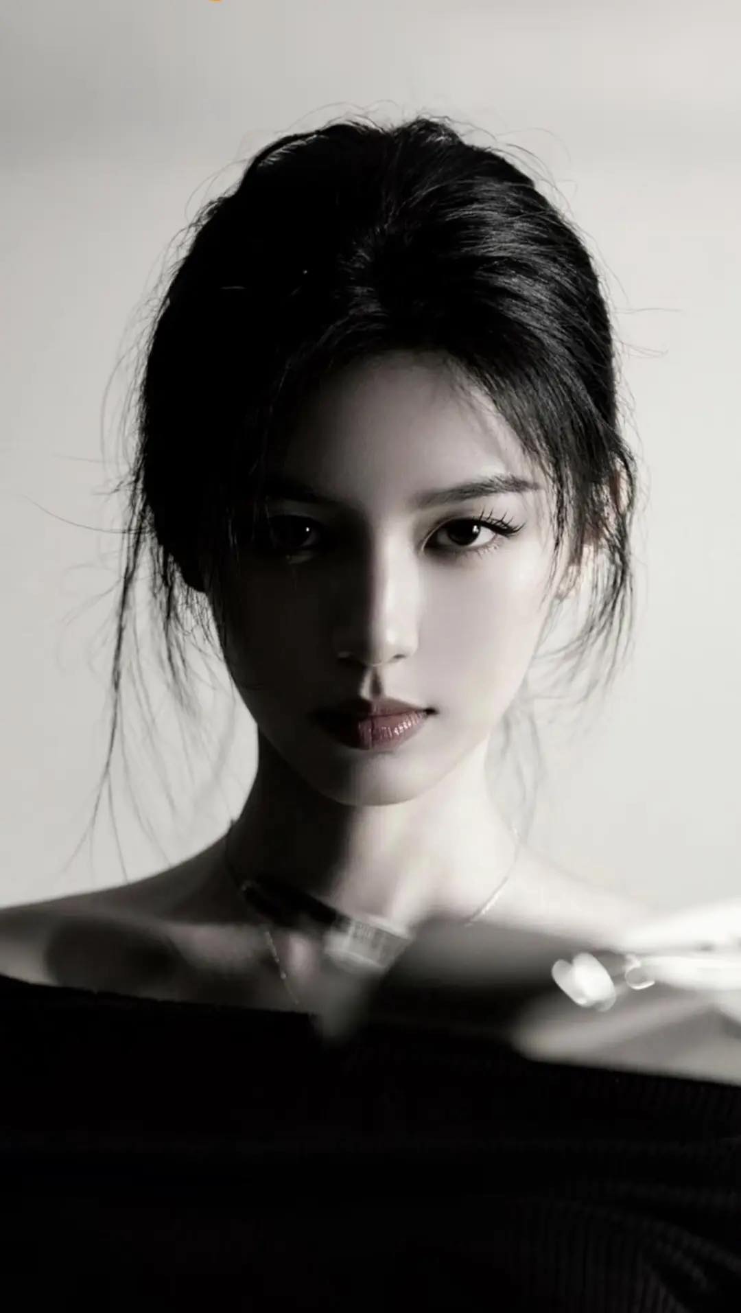 Bức ảnh gây lú cực mạnh đang chia rẽ MXH: Mỗi người nhìn ra 1 minh tinh, rốt cuộc cô ấy là ai?- Ảnh 1.