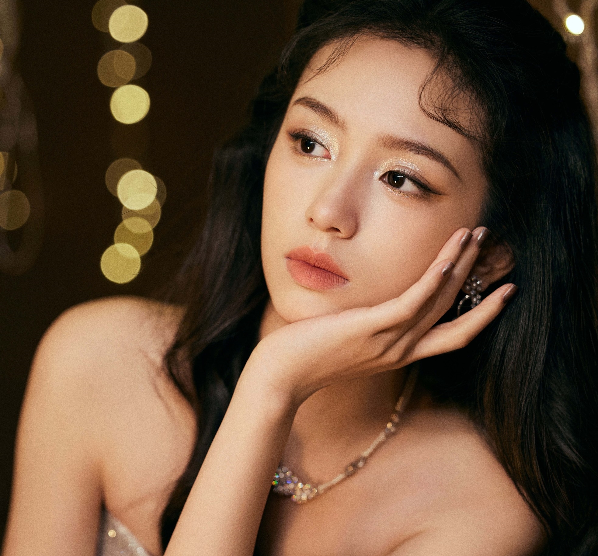 Bức ảnh gây lú cực mạnh đang chia rẽ MXH: Mỗi người nhìn ra 1 minh tinh, rốt cuộc cô ấy là ai?- Ảnh 7.