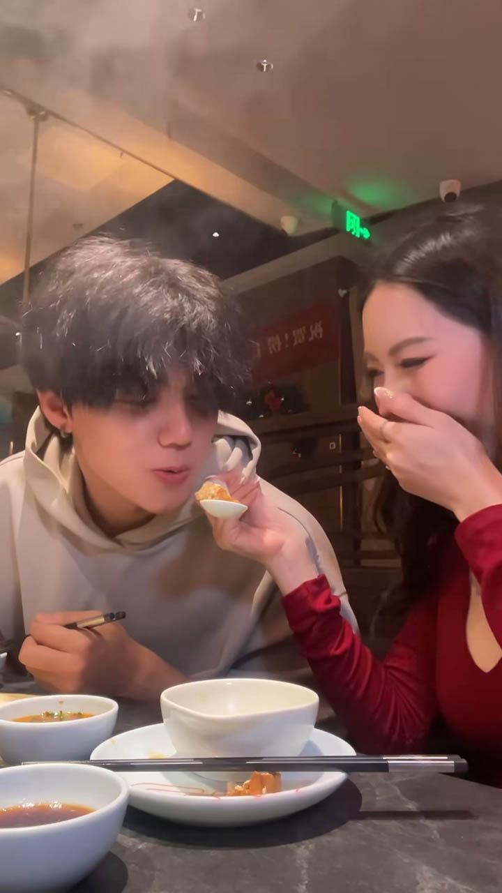 Trải nghiệm dịch vụ thuê bạn trai ở Trung Quốc, hot girl Việt gây bão với trăm ngàn like- Ảnh 4. Trải nghiệm dịch vụ thuê bạn trai ở Trung Quốc, hot girl Việt gây bão với trăm ngàn like- Ảnh 4.