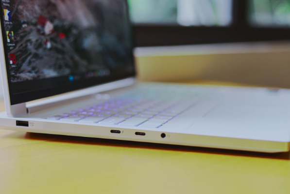 Lenovo Legion 7i Gen 10 - Laptop gaming không chỉ mạnh mà còn đẹp lung linh và rất thông minh- Ảnh 5.