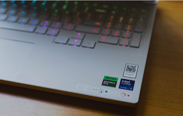 Lenovo Legion 7i Gen 10 - Laptop gaming không chỉ mạnh mà còn đẹp lung linh và rất thông minh- Ảnh 9.