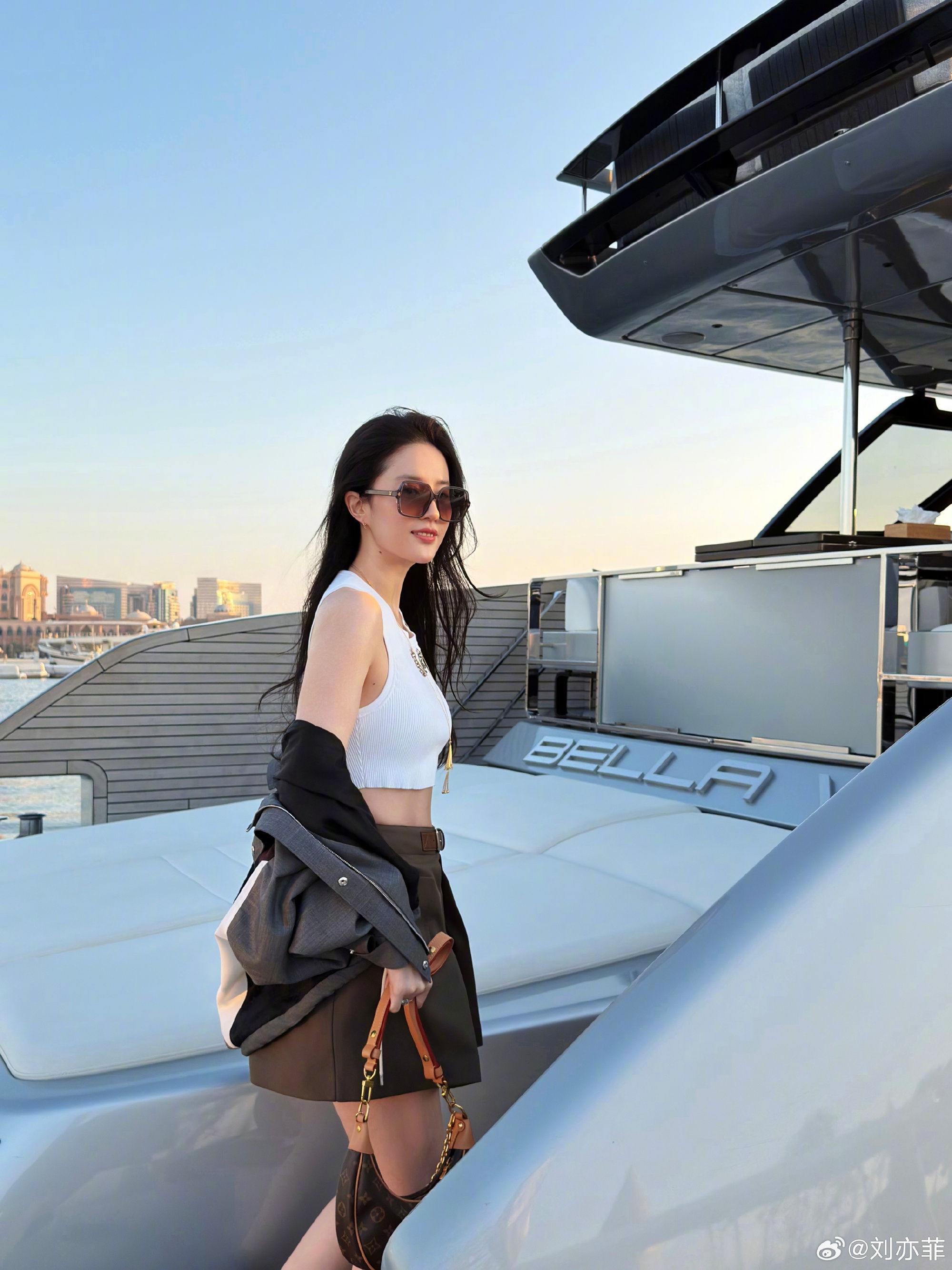 Khó tin nổi đây là gương mặt thật của Lưu Diệc Phi- Ảnh 7. Khó tin nổi đây là gương mặt thật của Lưu Diệc Phi- Ảnh 7.