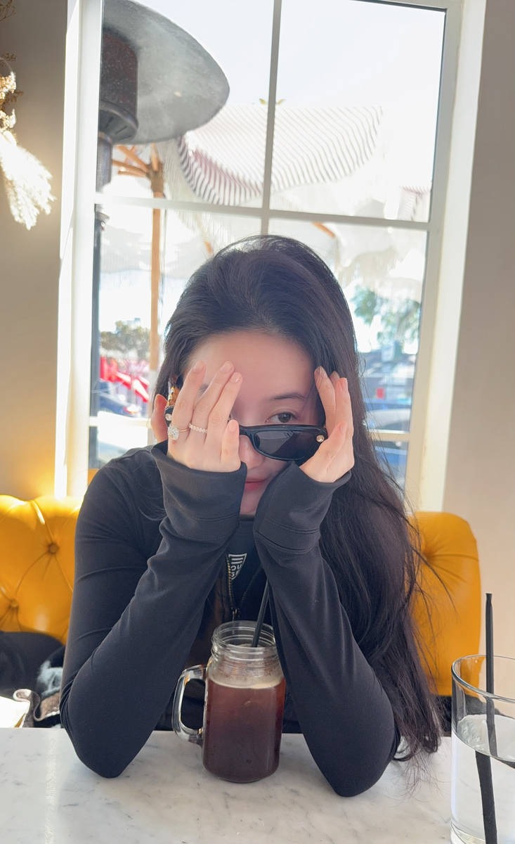 Khó tin nổi đây là gương mặt thật của Lưu Diệc Phi- Ảnh 5. Khó tin nổi đây là gương mặt thật của Lưu Diệc Phi- Ảnh 5.