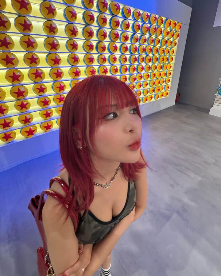 Tạo dáng quét nhà đảm đang, nữ coser được fan mê mệt đòi bế về làm vợ- Ảnh 9.