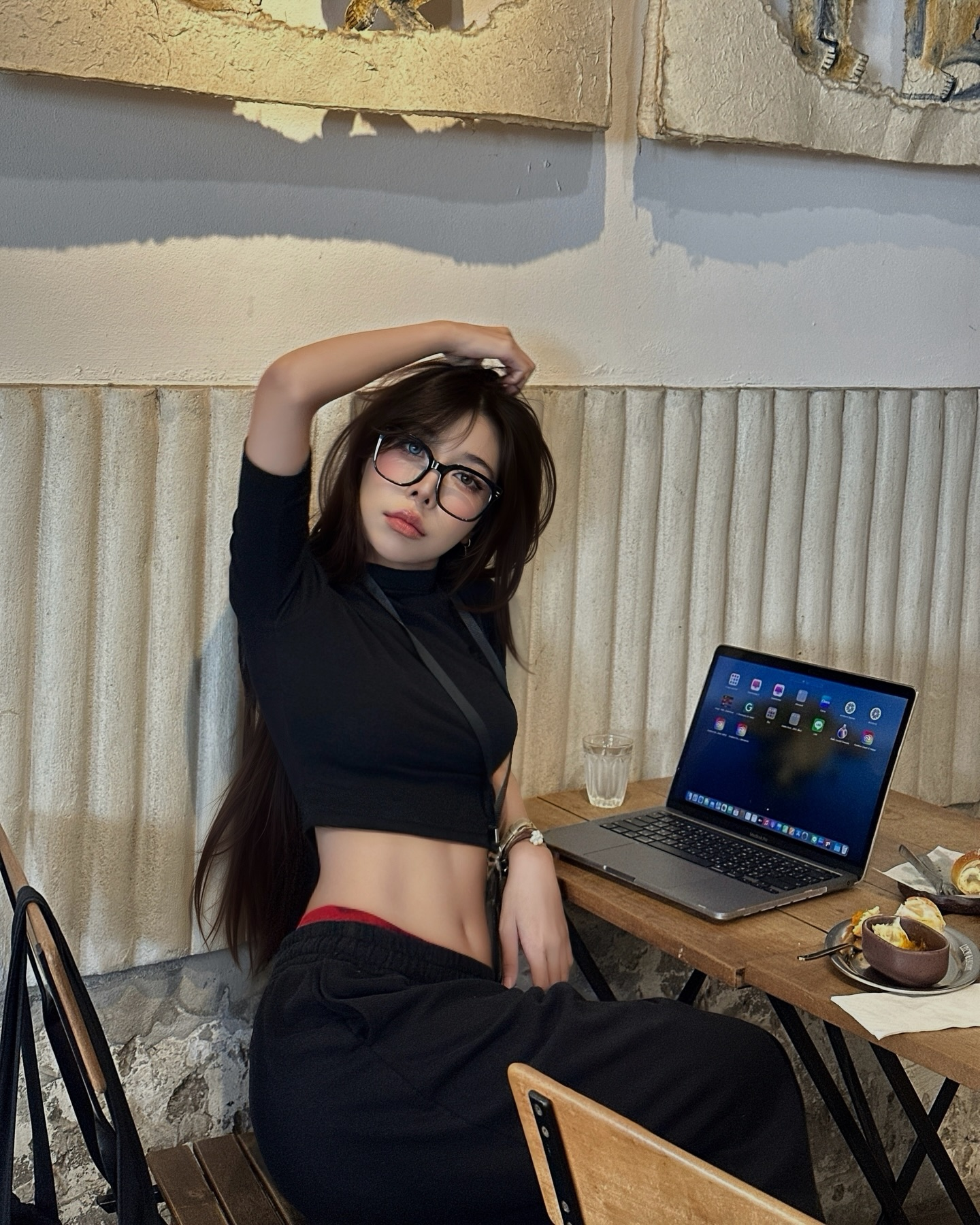 photo-1767456070628 photo-1767456070628