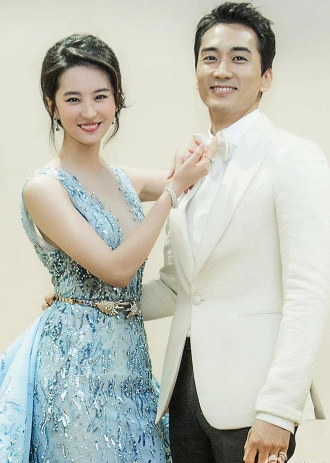 Khó tin nổi đây là gương mặt thật của Lưu Diệc Phi- Ảnh 8. Khó tin nổi đây là gương mặt thật của Lưu Diệc Phi- Ảnh 8.