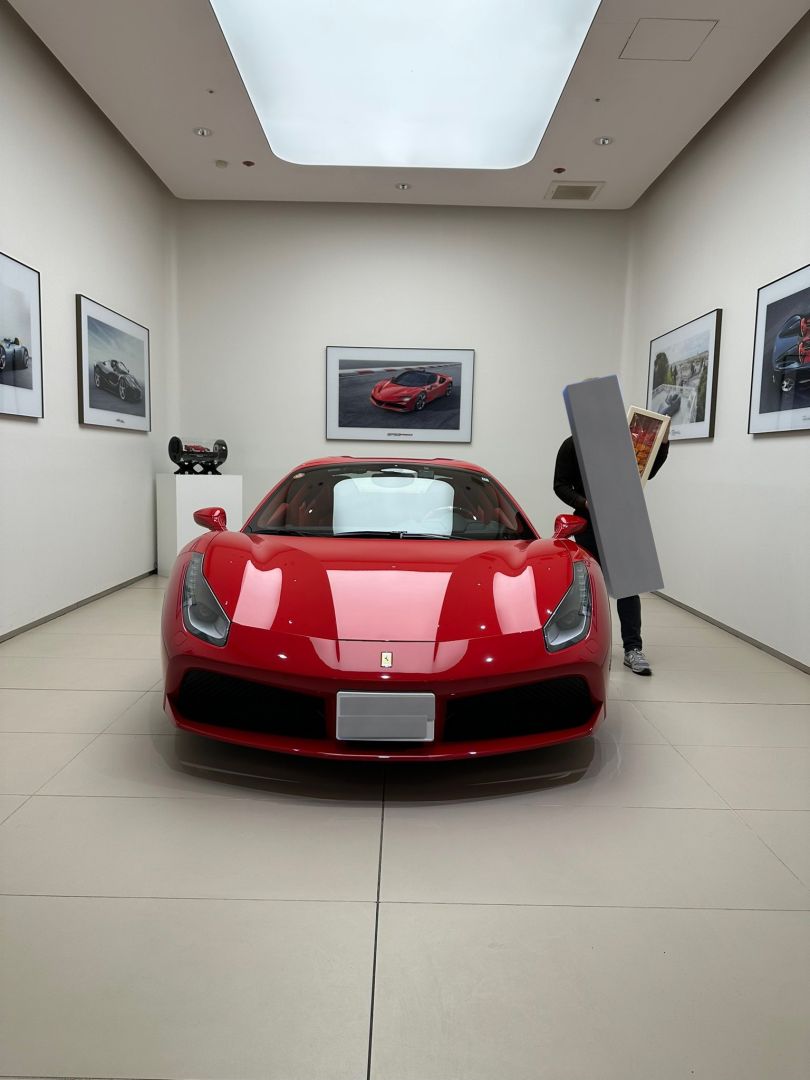 Tác giả manga khoe siêu xe Ferrari, hé lộ mức thu nhập khủng- Ảnh 1.