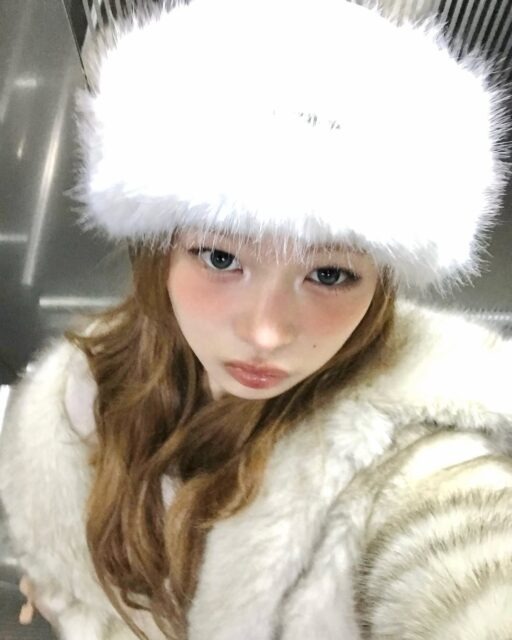 Xuất hiện cô gái có tỷ lệ cơ thể hoàn hảo hơn cả Lisa, nhan sắc như búp bê sống thách thức luôn cam thường- Ảnh 6.