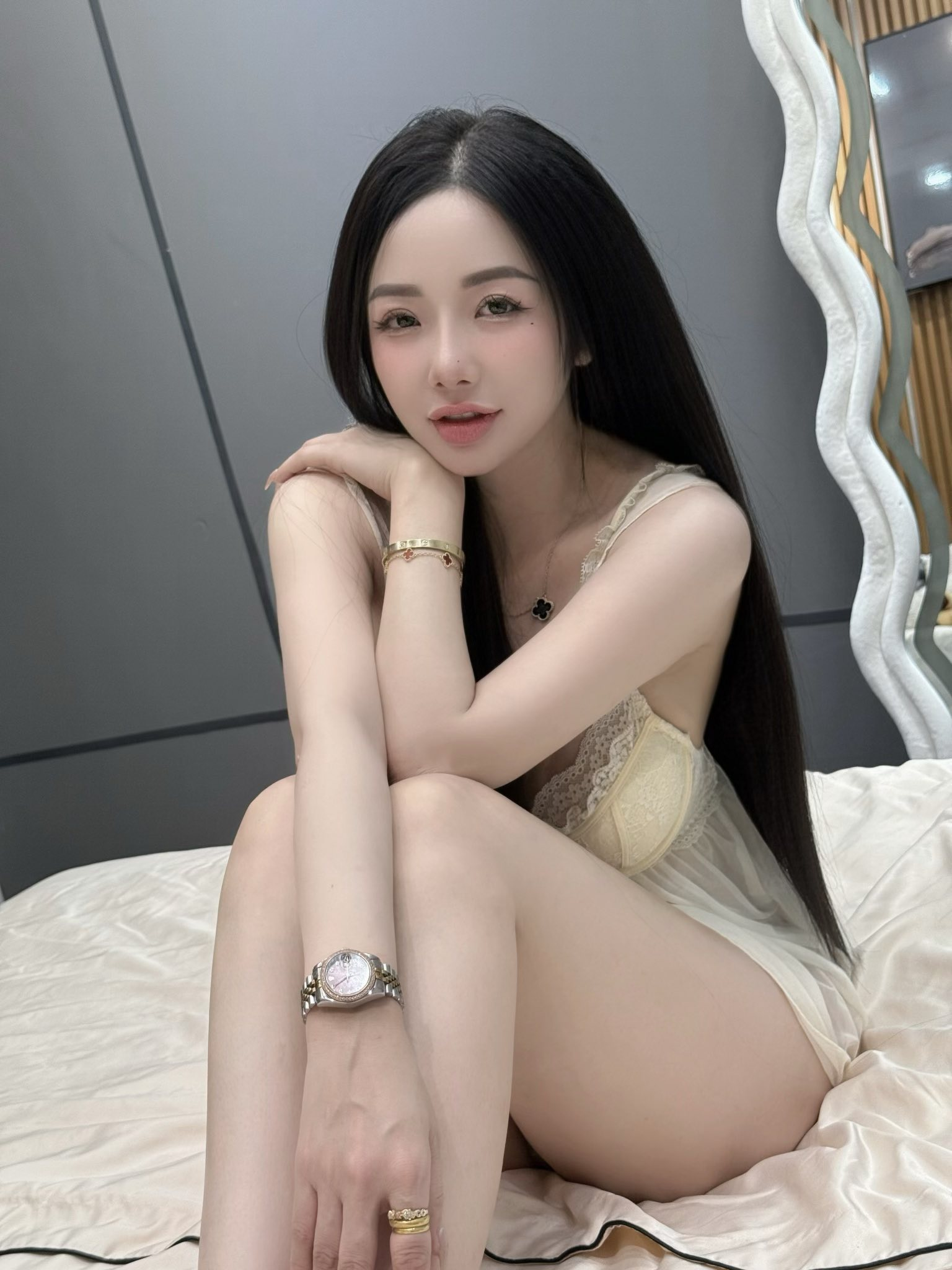 Cô gái mặc trang phục không phù hợp trong bệnh viện chính thức lên tiếng xin lỗi- Ảnh 3.