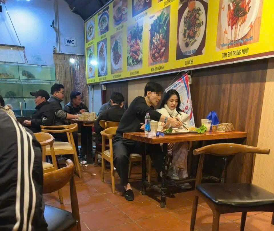 Trần Hà Linh lên tiếng sau bức ảnh "để đời", CĐM soi kỹ mới thấy sao mà… lạ lắm- Ảnh 1. Trần Hà Linh lên tiếng sau bức ảnh "để đời", CĐM soi kỹ mới thấy sao mà… lạ lắm- Ảnh 1.