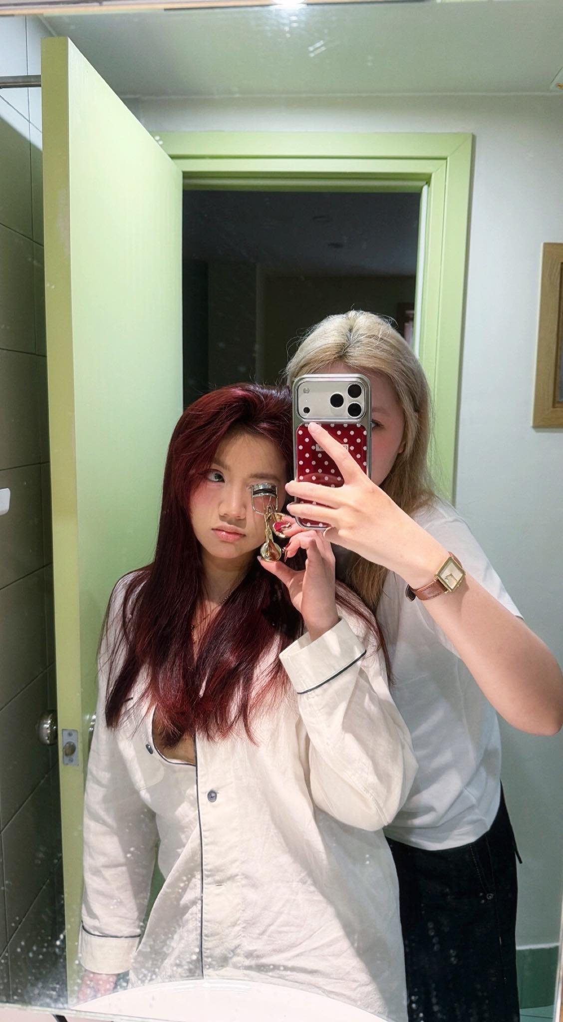 Chụp ảnh trước gương, Bảo Hân Helia khiến fan 