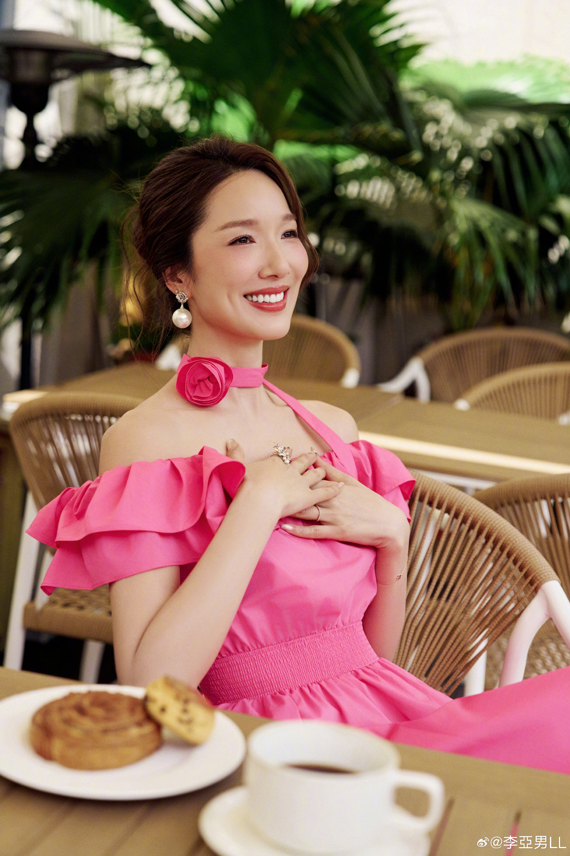 Hoa hậu bất chấp cưới "chú lùn showbiz": Được chồng sang tên tài sản trăm tỷ, tặng biệt thự khắp cả nước- Ảnh 9.