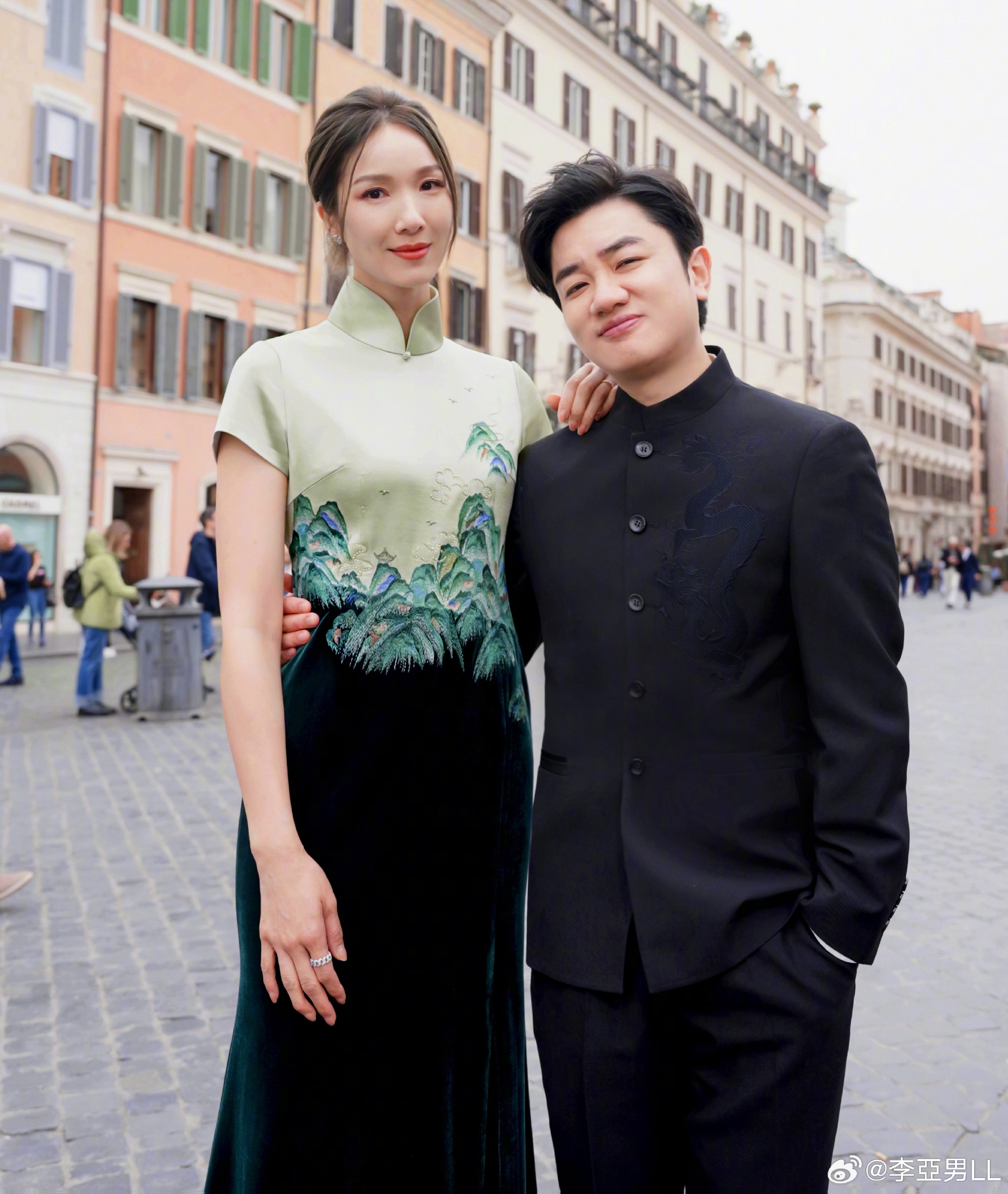 Hoa hậu bất chấp cưới "chú lùn showbiz": Được chồng sang tên tài sản trăm tỷ, tặng biệt thự khắp cả nước- Ảnh 5.