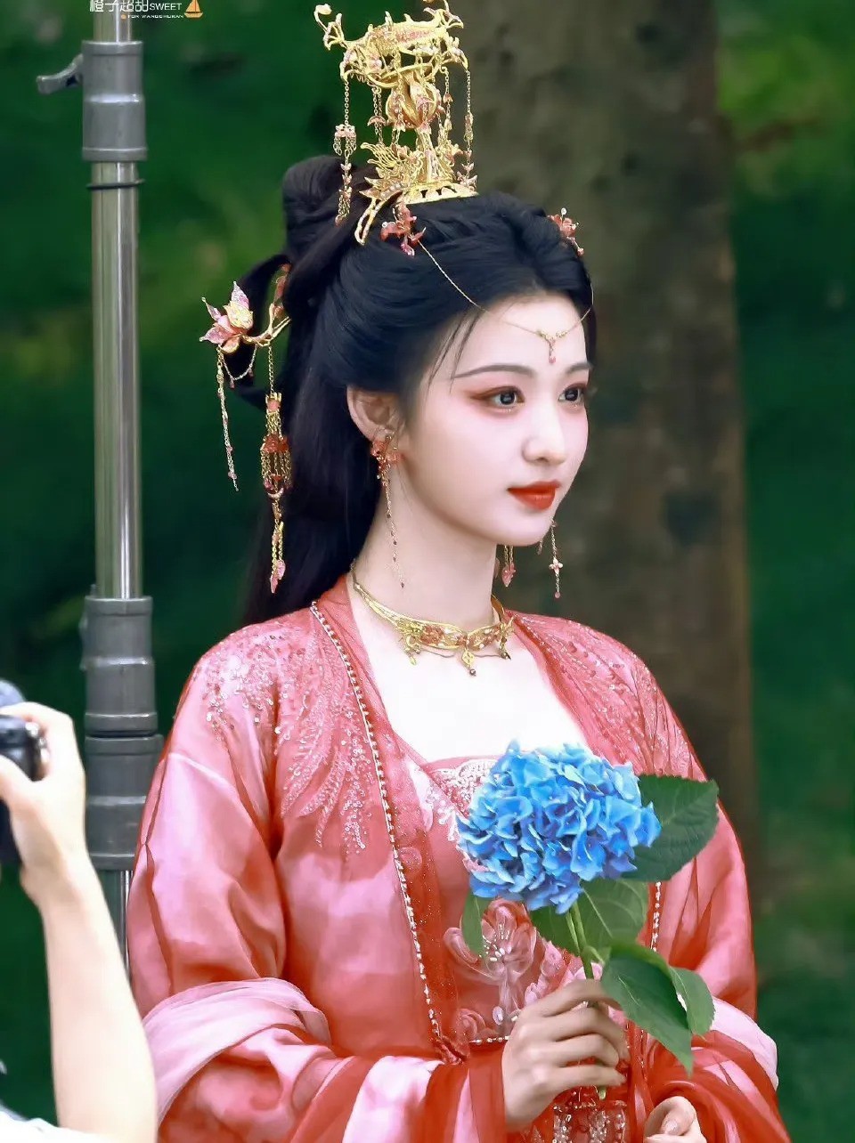 "Tiểu Lưu Diệc Phi" hút hồn khán giả bởi vẻ đẹp vừa thuần khiết vừa quyến rũ- Ảnh 6.