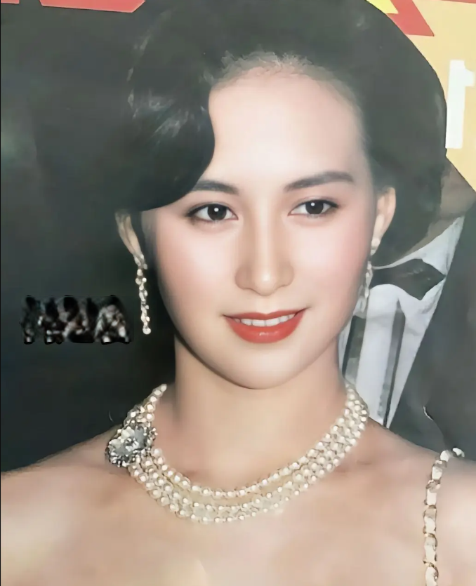 Lộ diện nữ diễn viên giàu nhất showbiz, nhan sắc ăn đứt cả 