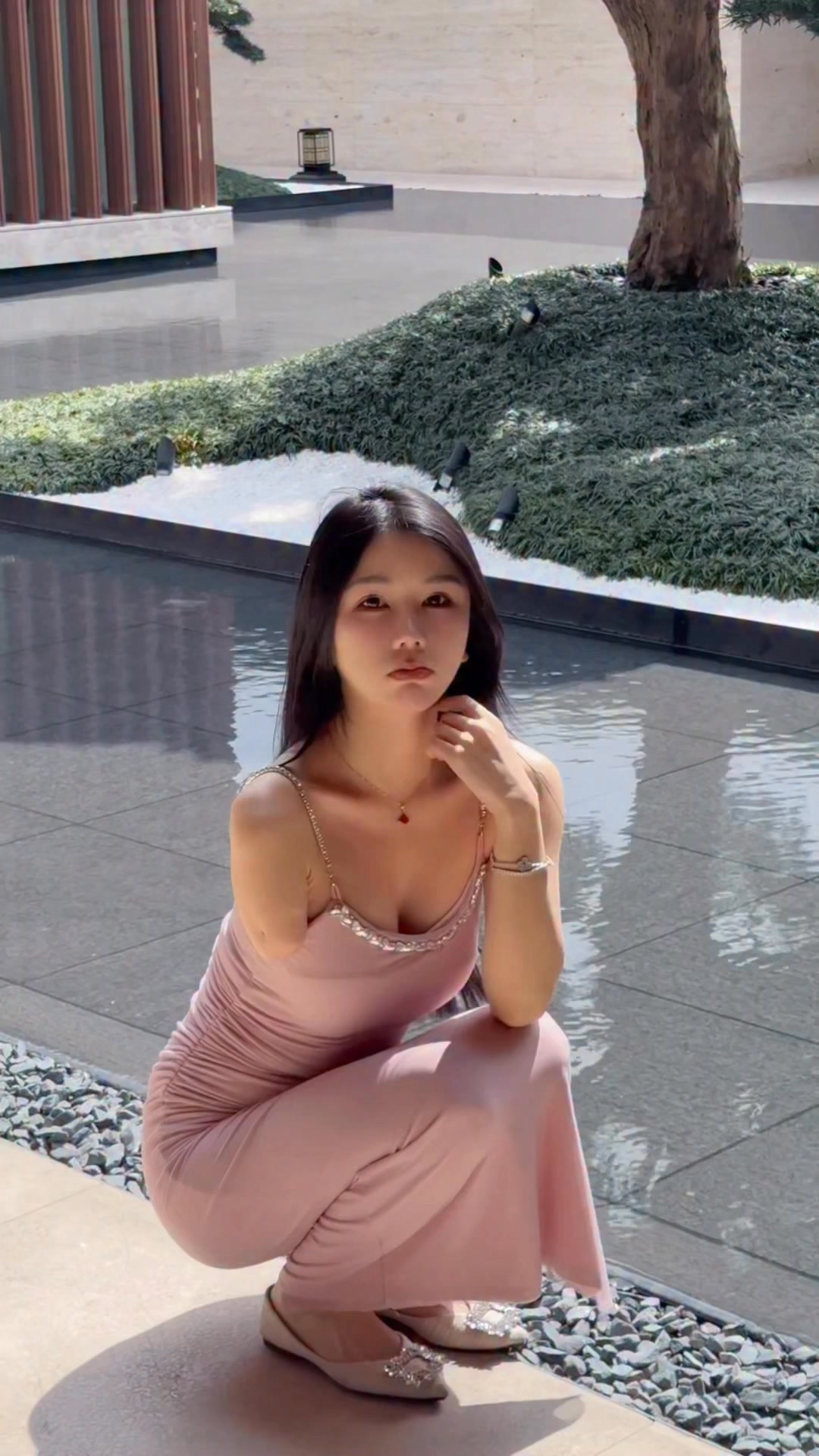 Gặp tai nạn mất một cánh tay, hot girl vẫn 