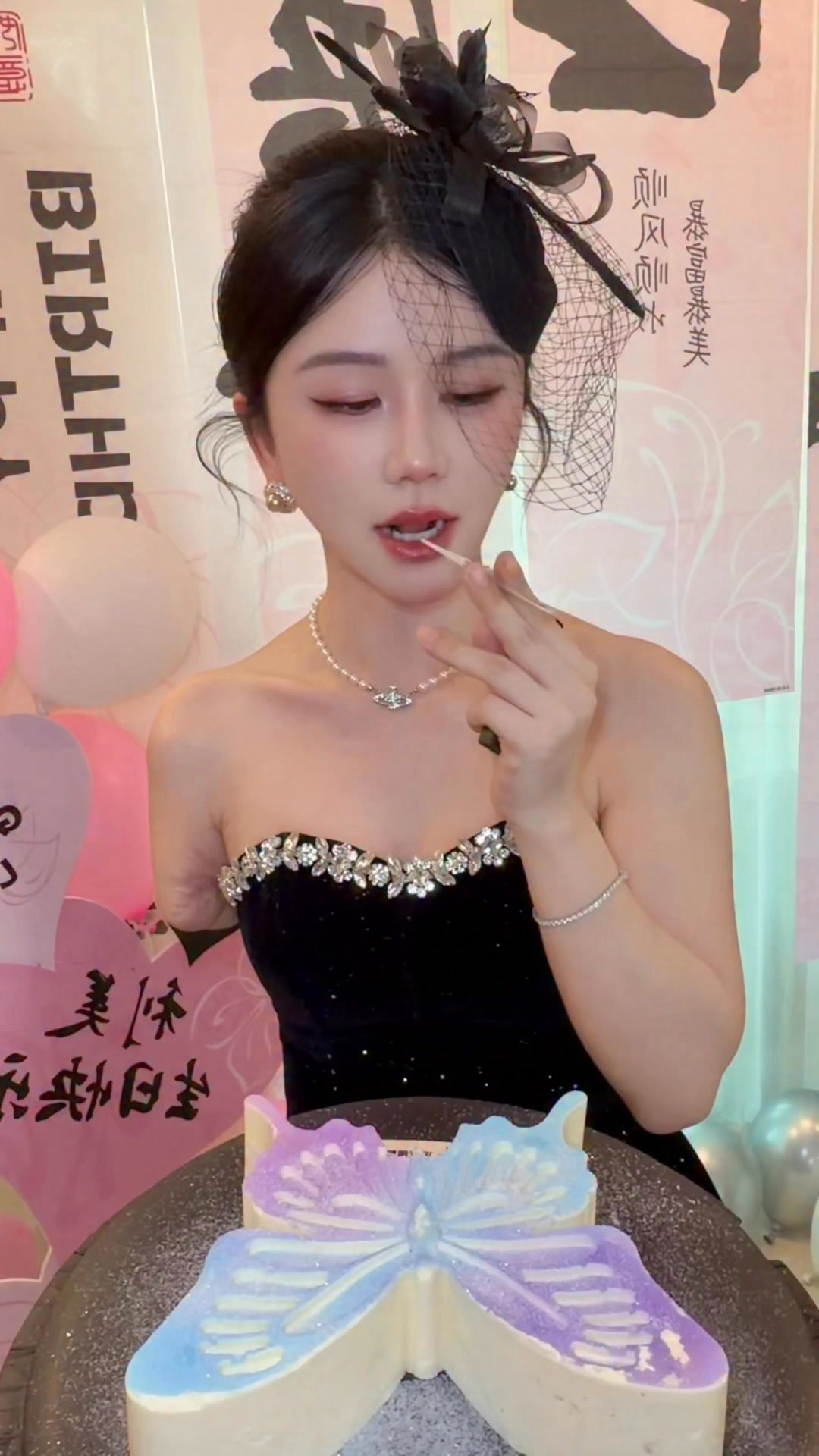 Gặp tai nạn mất một cánh tay, hot girl vẫn 