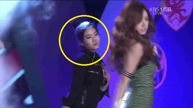 Nữ thần Waterbomb che mũi vì 