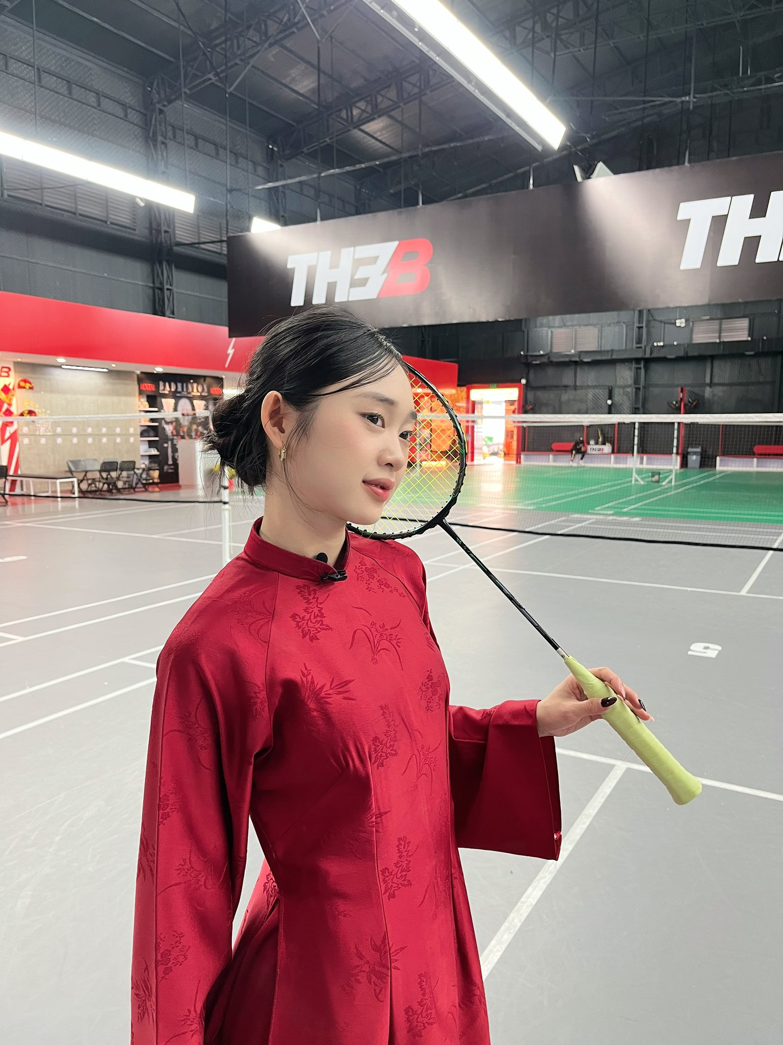 Diện áo dài chơi cầu lông, hot girl khiến anh em game thủ thích thú với bộ ảnh Tết độc đáo- Ảnh 1. Diện áo dài chơi cầu lông, hot girl khiến anh em game thủ thích thú với bộ ảnh Tết độc đáo- Ảnh 1.