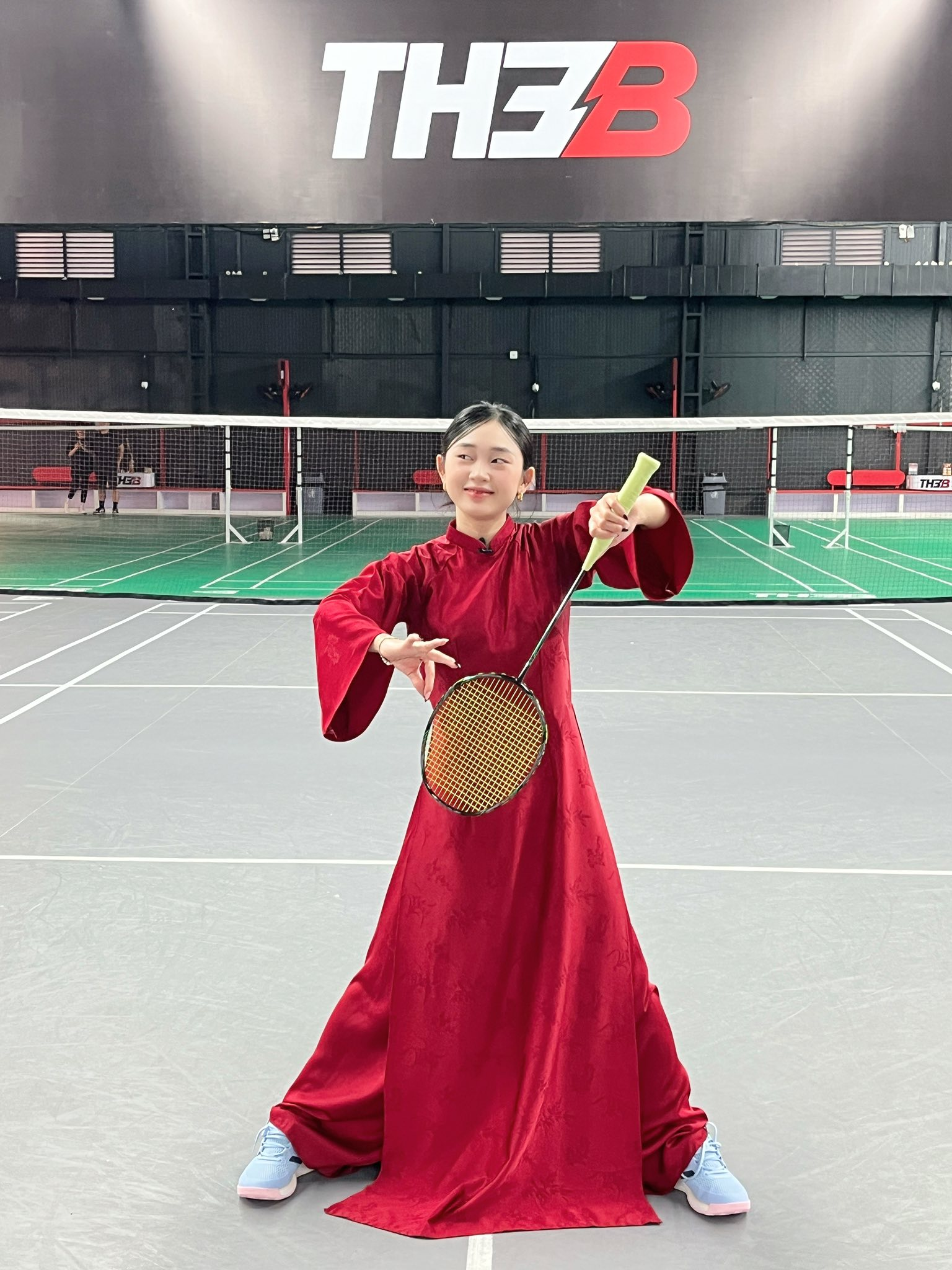 Diện áo dài chơi cầu lông, hot girl khiến anh em game thủ thích thú với bộ ảnh Tết độc đáo- Ảnh 3. Diện áo dài chơi cầu lông, hot girl khiến anh em game thủ thích thú với bộ ảnh Tết độc đáo- Ảnh 3.