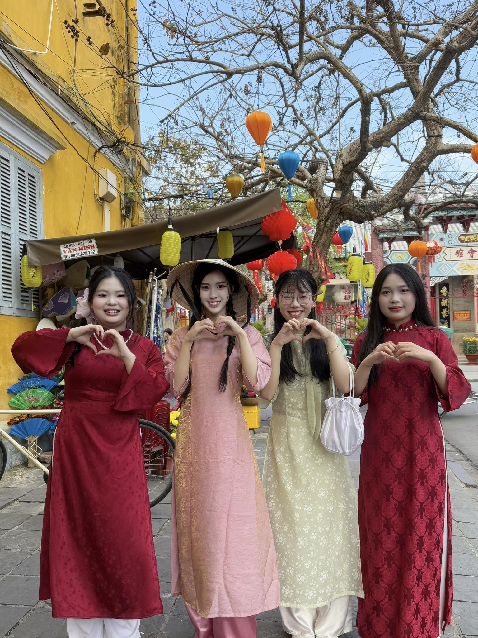 Du xuân Việt Nam, diện áo dài Tết, hot girl Thái Lan khiến CĐM thích thú, hết lời tán dương- Ảnh 5. Du xuân Việt Nam, diện áo dài Tết, hot girl Thái Lan khiến CĐM thích thú, hết lời tán dương- Ảnh 5.