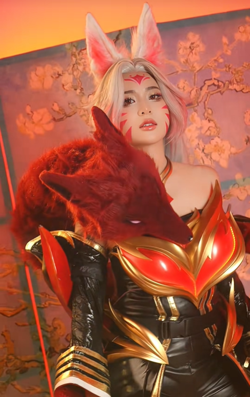 Đúng dịp cuối năm, MisThy bất ngờ để mặt mộc, biến hình Ahri Huyền Thoại Trỗi Dậy khiến anh em game thủ điêu đứng- Ảnh 3.