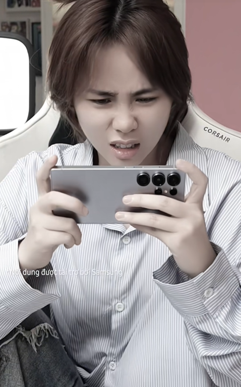 Đúng dịp cuối năm, MisThy bất ngờ để mặt mộc, biến hình Ahri Huyền Thoại Trỗi Dậy khiến anh em game thủ điêu đứng- Ảnh 4.