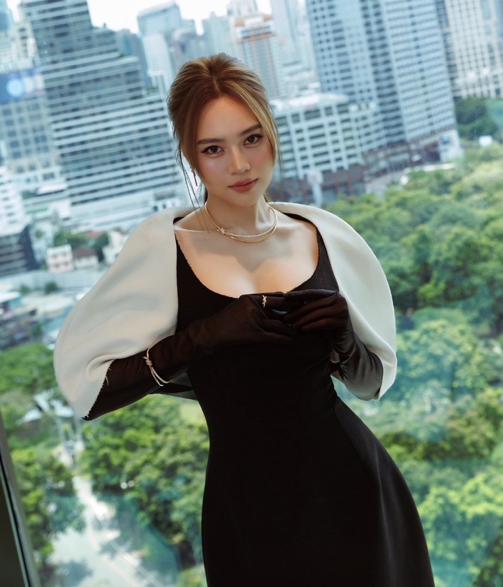 "Ngọc nữ màn ảnh" tuổi Ngọ nổi đình đám, U40 giàu có nhưng vẫn độc thân- Ảnh 4.