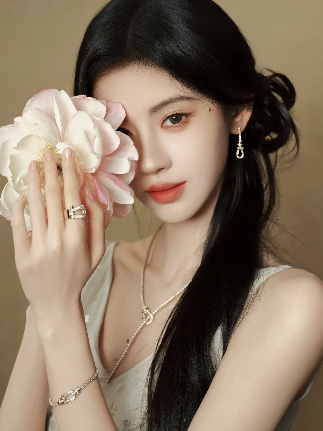 Khen mỹ nhân này đẹp nhất Tết 2026 có quá không trời: Visual nét căng đã con mắt, ngắm xong may mắn cả năm- Ảnh 4. Khen mỹ nhân này đẹp nhất Tết 2026 có quá không trời: Visual nét căng đã con mắt, ngắm xong may mắn cả năm- Ảnh 4.