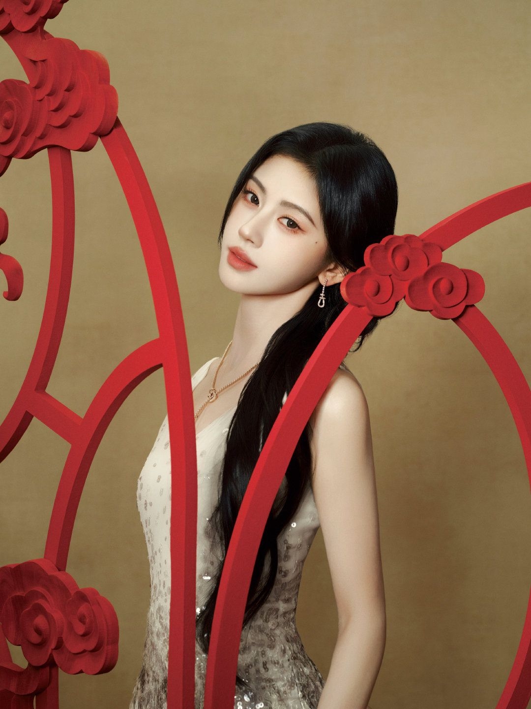 Khen mỹ nhân này đẹp nhất Tết 2026 có quá không trời: Visual nét căng đã con mắt, ngắm xong may mắn cả năm- Ảnh 9. Khen mỹ nhân này đẹp nhất Tết 2026 có quá không trời: Visual nét căng đã con mắt, ngắm xong may mắn cả năm- Ảnh 9.