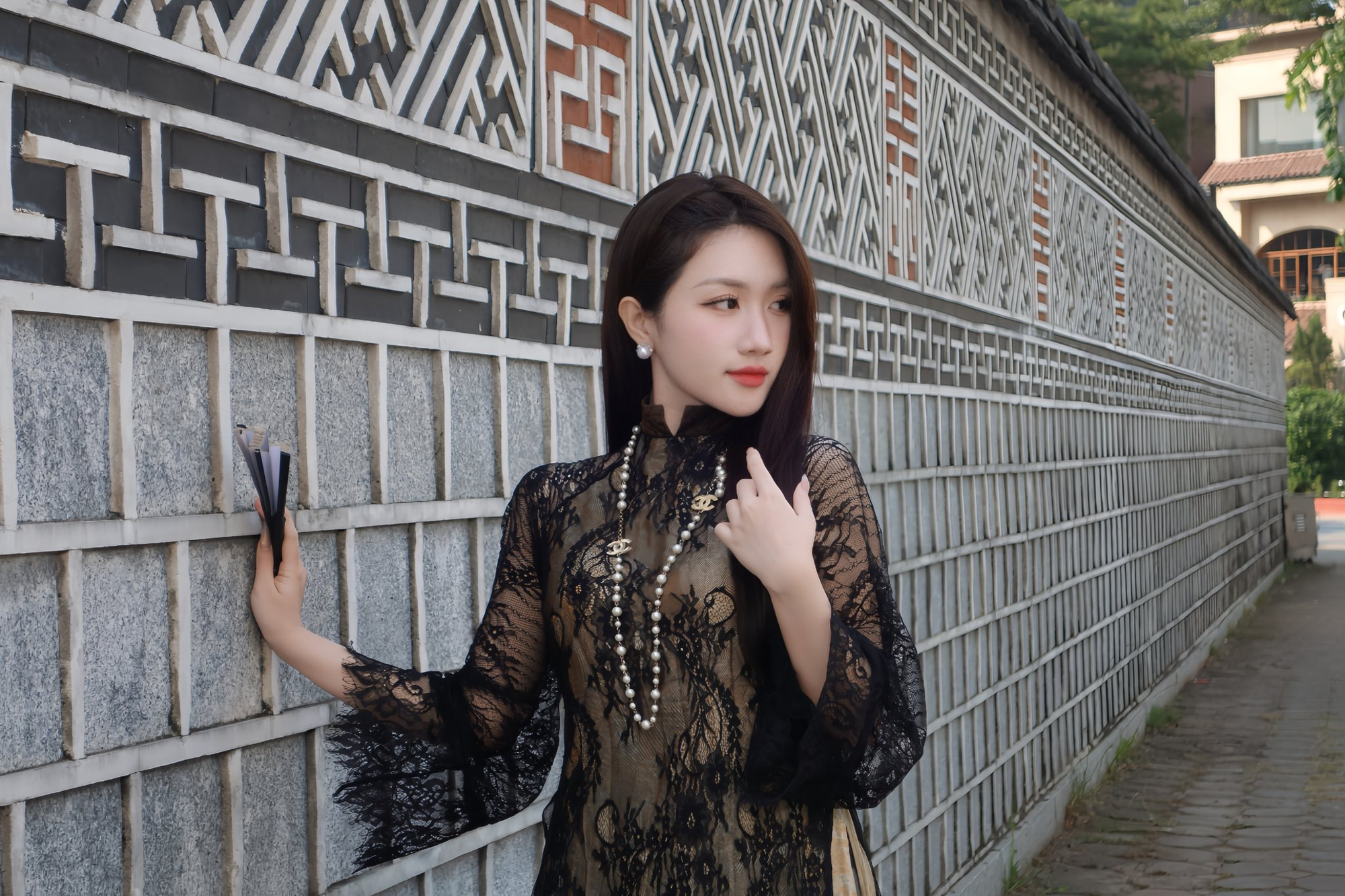 "Chốt hạ" cuối năm bằng bộ ảnh áo dài, MC Linh Nắng khiến triệu anh em game thủ mê mệt- Ảnh 2.