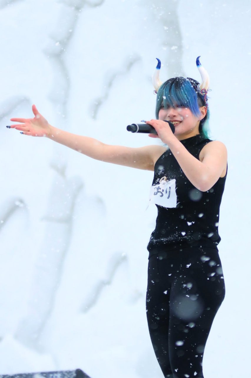 Nhóm nữ cả cõi mạng kêu gọi tan rã: Mặc đồ bơi biểu diễn dưới trời tuyết, bị đe doạ phải đóng phim người lớn- Ảnh 5.