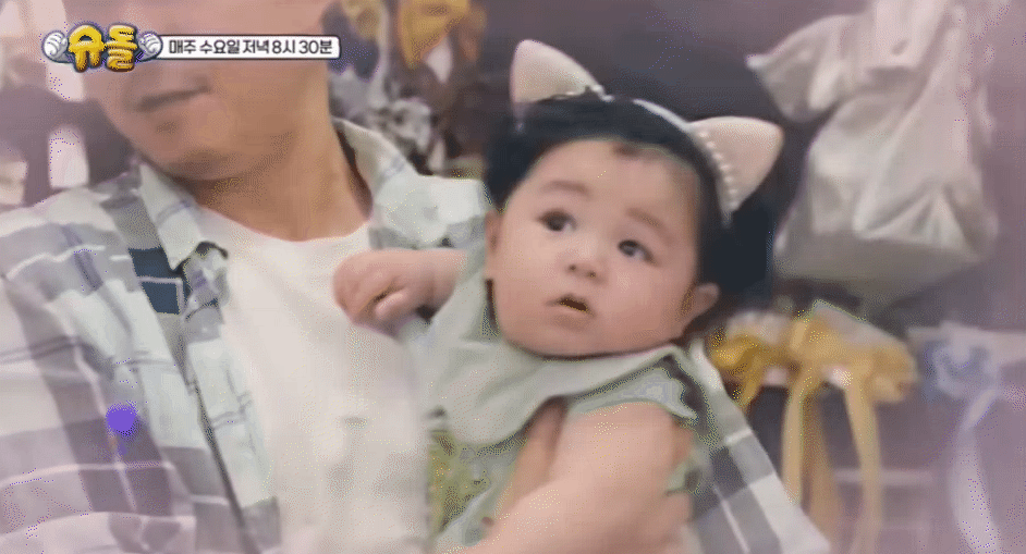 Sao nhí 1 tuổi thành người thừa kế đế chế 120 năm tuổi, visual đẹp chấn động!- Ảnh 4. Sao nhí 1 tuổi thành người thừa kế đế chế 120 năm tuổi, visual đẹp chấn động!- Ảnh 4.