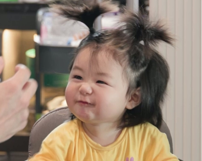 Sao nhí 1 tuổi thành người thừa kế đế chế 120 năm tuổi, visual đẹp chấn động!- Ảnh 5. Sao nhí 1 tuổi thành người thừa kế đế chế 120 năm tuổi, visual đẹp chấn động!- Ảnh 5.