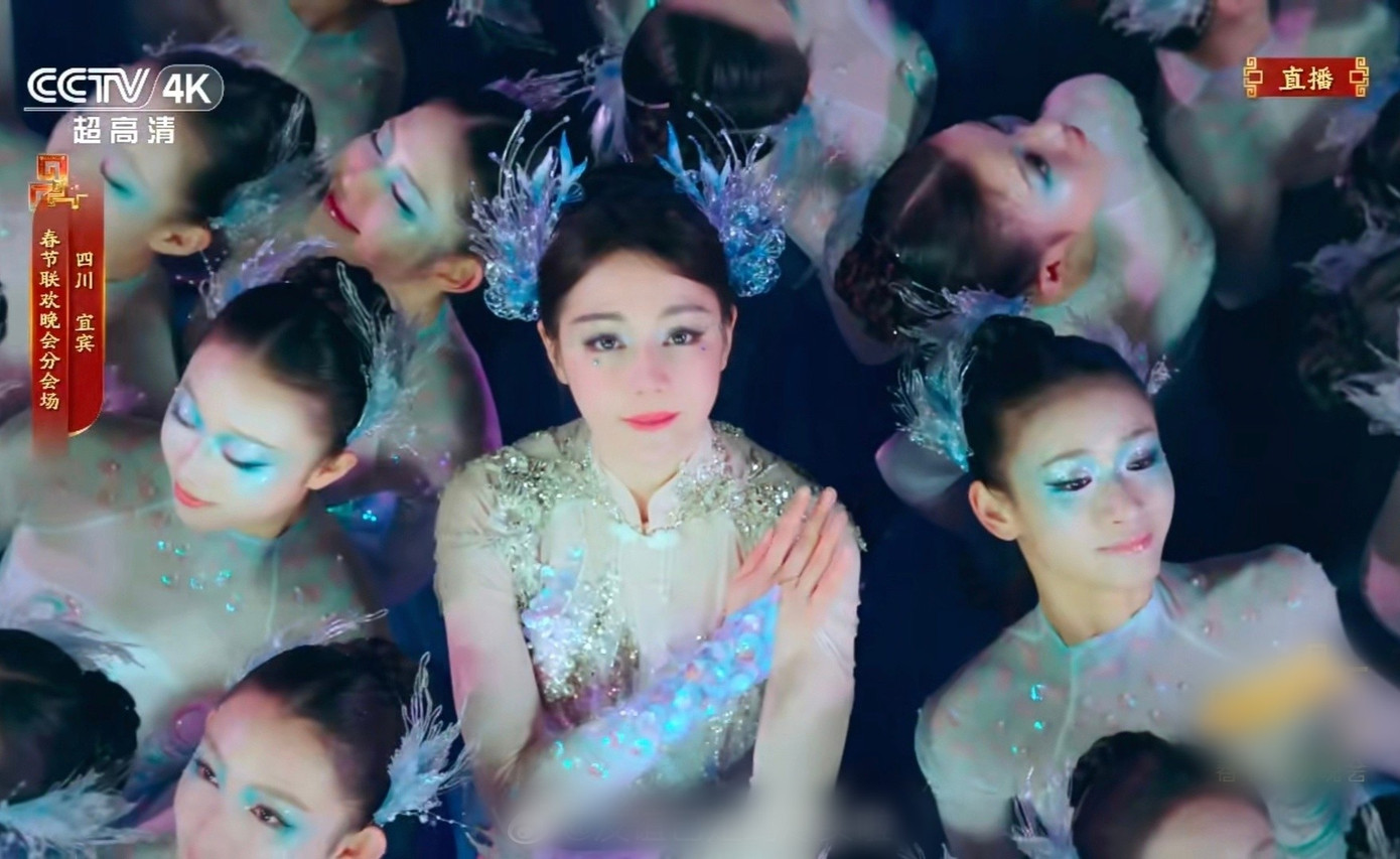 260 triệu người chê Địch Lệ Nhiệt Ba trang điểm xấu- Ảnh 5.