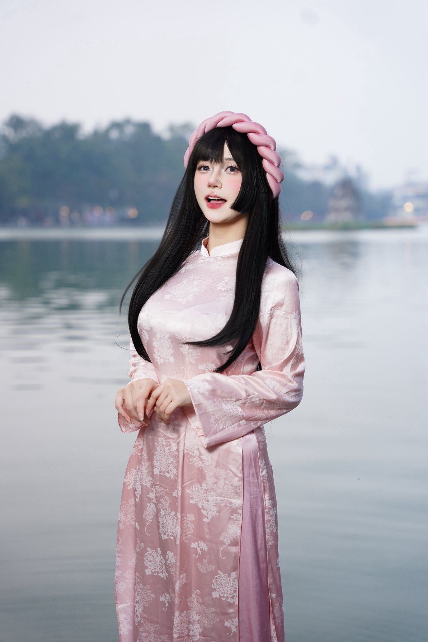 "Thoát vai" nữ coser quyến rũ, Cigw Pols ghi điểm tuyệt đối với bộ ảnh áo dài đón Tết dịu keo- Ảnh 2. "Thoát vai" nữ coser quyến rũ, Cigw Pols ghi điểm tuyệt đối với bộ ảnh áo dài đón Tết dịu keo- Ảnh 2.