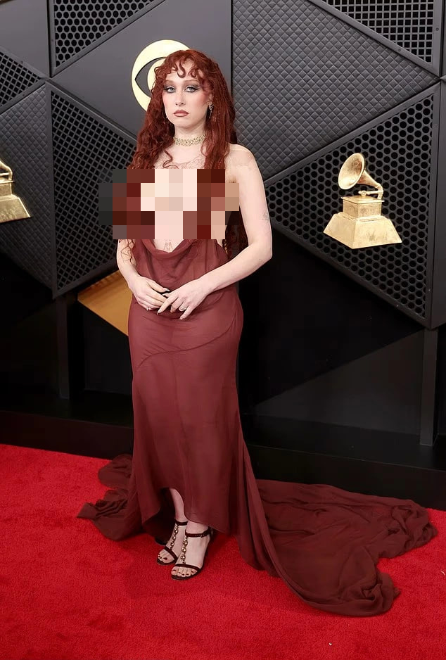 Thảm đỏ Grammy xuất hiện váy khoe thân phản cảm, nản nhất là cách che vòng 1 quá lố lăng- Ảnh 3.
