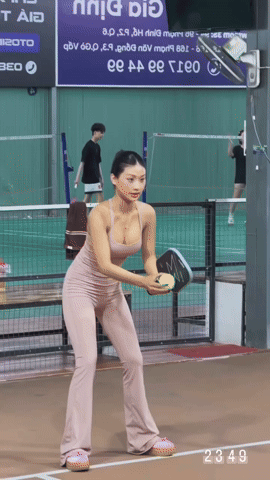 Sau Hiền Hồ lại đến Louis Phạm chơi pickleball lúc 12h đêm, sắc vóng nóng bỏng chiếm trọn 