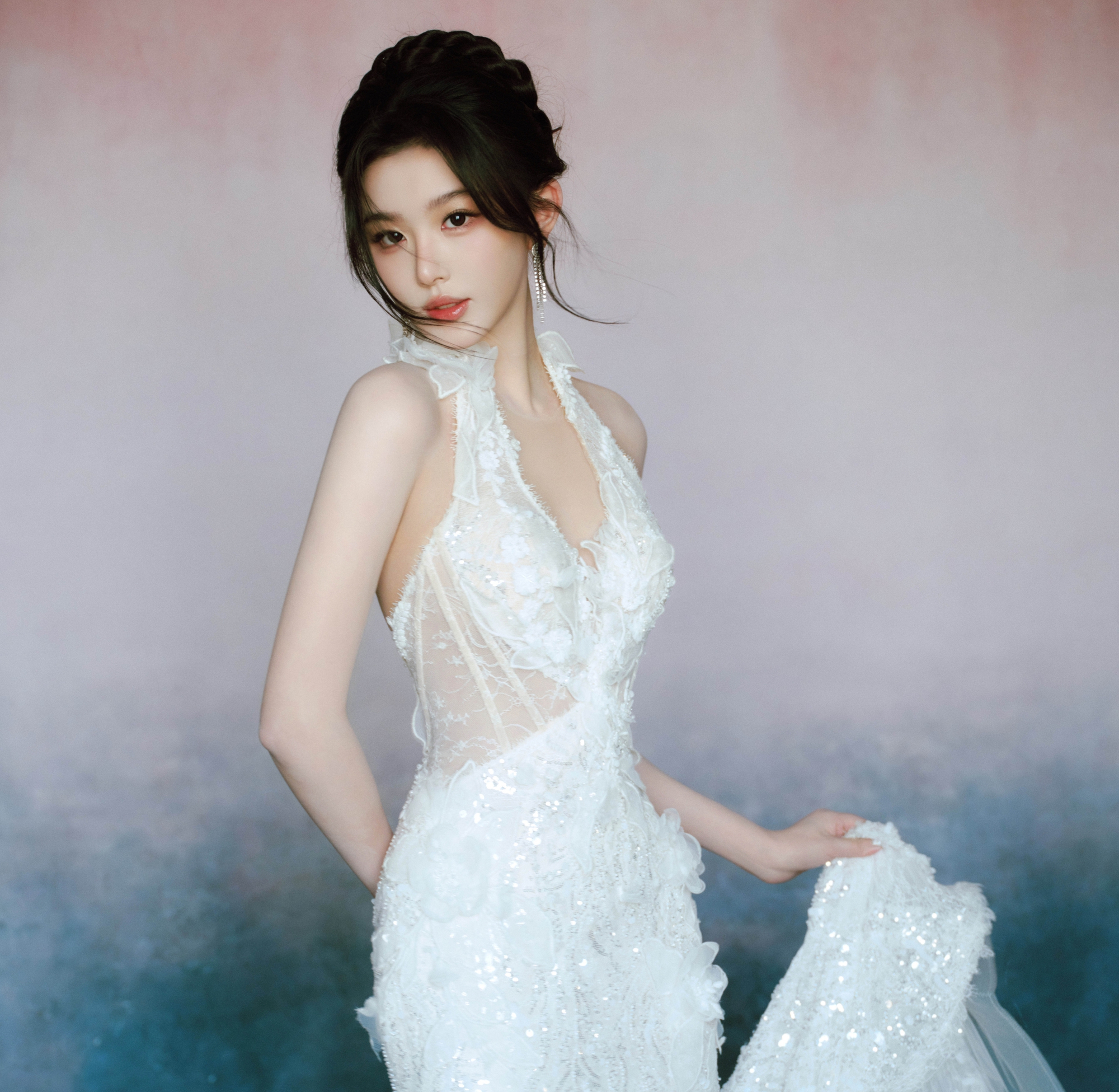 Cả showbiz chưa thấy ai dám chê mỹ nhân này: Nhan sắc quý hơn kim cương châu báu, thua công chúa mỗi cái tên- Ảnh 7. Cả showbiz chưa thấy ai dám chê mỹ nhân này: Nhan sắc quý hơn kim cương châu báu, thua công chúa mỗi cái tên- Ảnh 7.