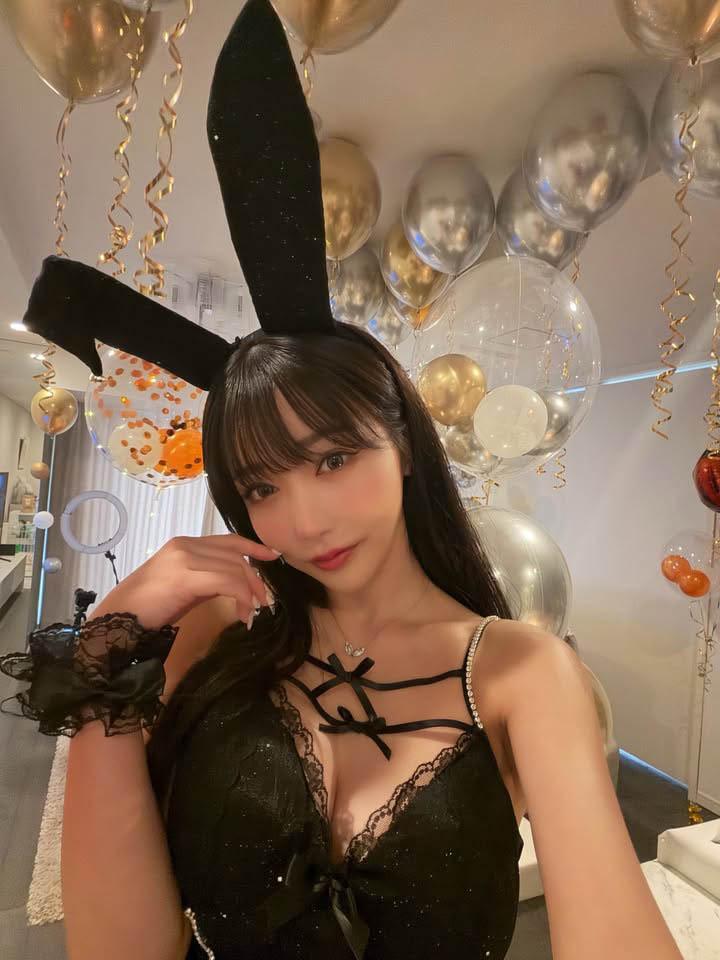 Đến fashion show của Dior, hot girl gây tranh cãi tới hơn 30 triệu lượt tương tác vì quá khứ là cựu diễn viên- Ảnh 4. Đến fashion show của Dior, hot girl gây tranh cãi tới hơn 30 triệu lượt tương tác vì quá khứ là cựu diễn viên- Ảnh 4.