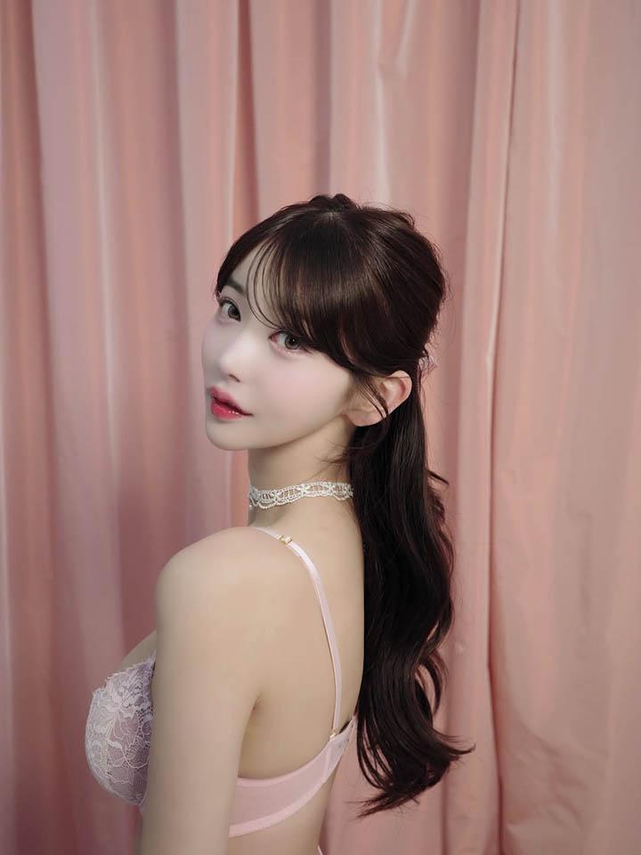 Đến fashion show của Dior, hot girl gây tranh cãi tới hơn 30 triệu lượt tương tác vì quá khứ là cựu diễn viên- Ảnh 8. Đến fashion show của Dior, hot girl gây tranh cãi tới hơn 30 triệu lượt tương tác vì quá khứ là cựu diễn viên- Ảnh 8.