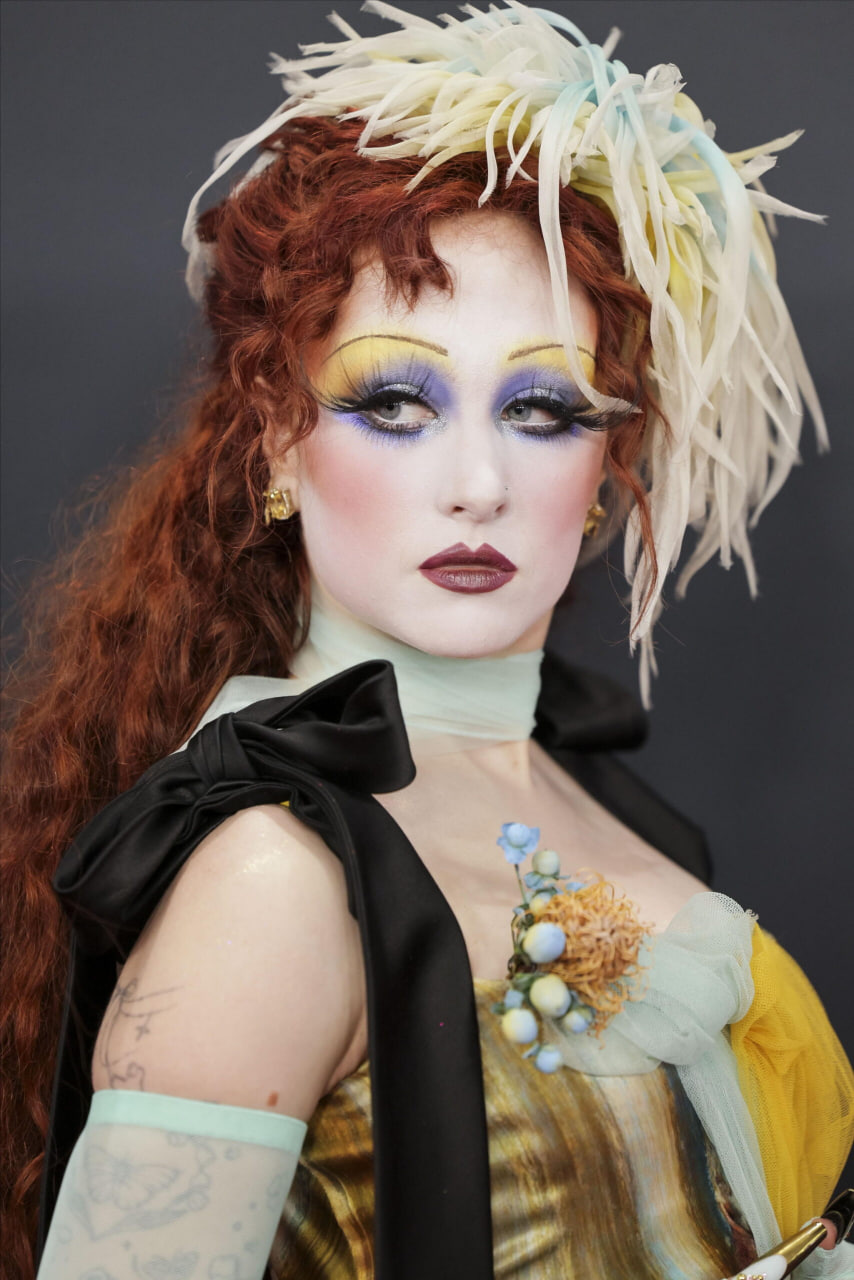 Thảm đỏ Grammy xuất hiện váy khoe thân phản cảm, nản nhất là cách che vòng 1 quá lố lăng- Ảnh 6.