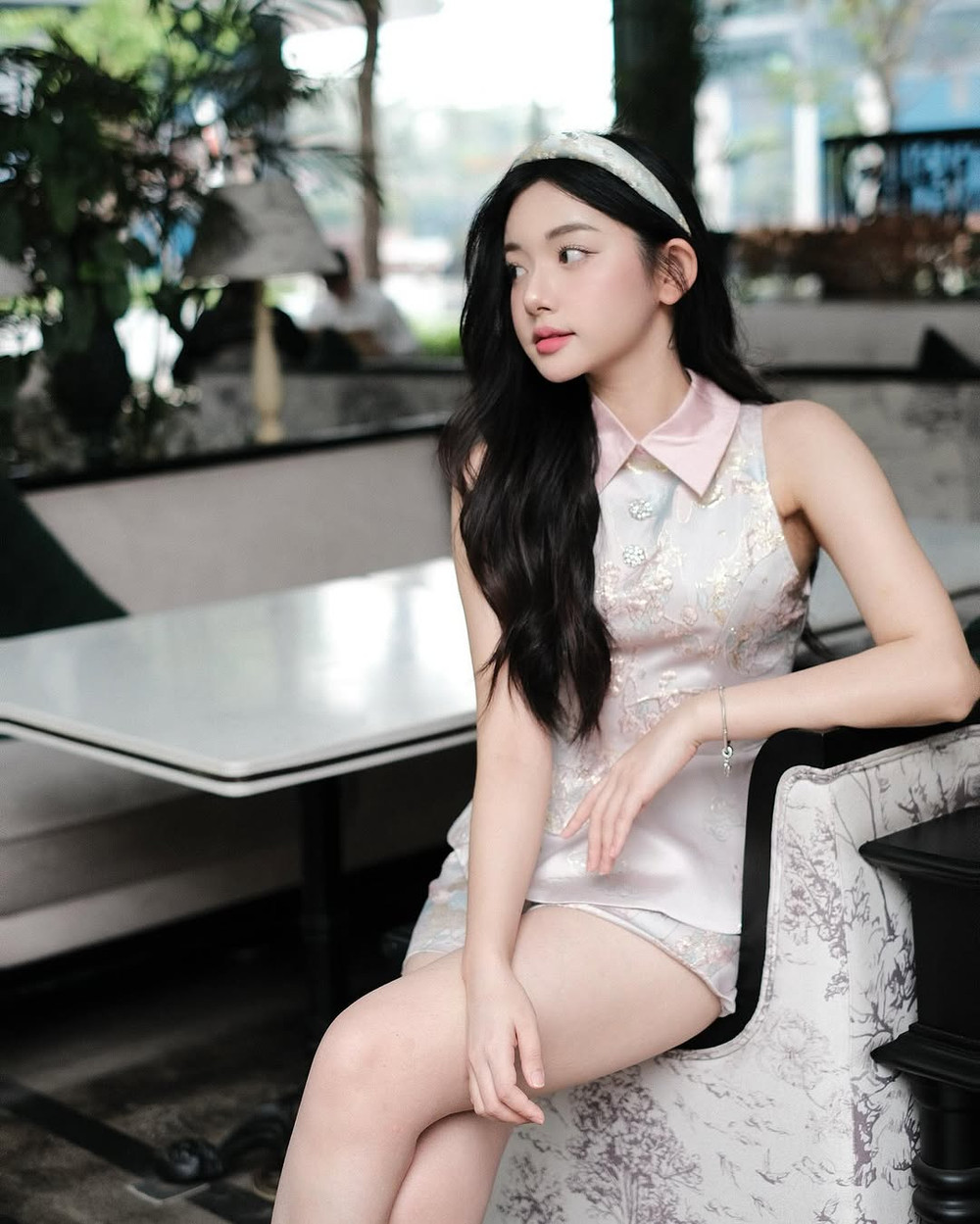 TikToker tuổi Ngọ 22 tuổi tự sắm xế hộp, nhan sắc "búp bê" nhưng học vấn mới gây choáng- Ảnh 2.