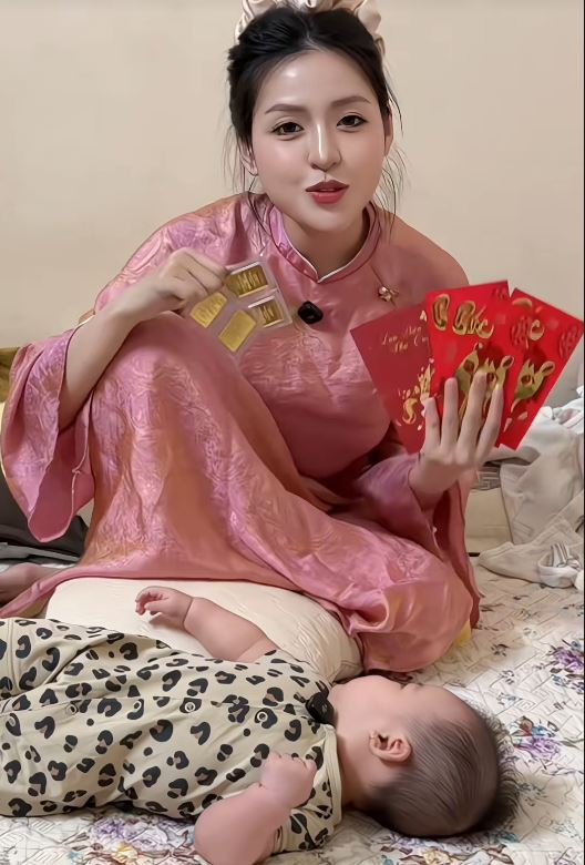 Hot girl "trứng rán" khoe lì xì cho con toàn vàng miếng, nhìn sấp tiền mừng tuổi 500k mà chỉ biết ước- Ảnh 2.