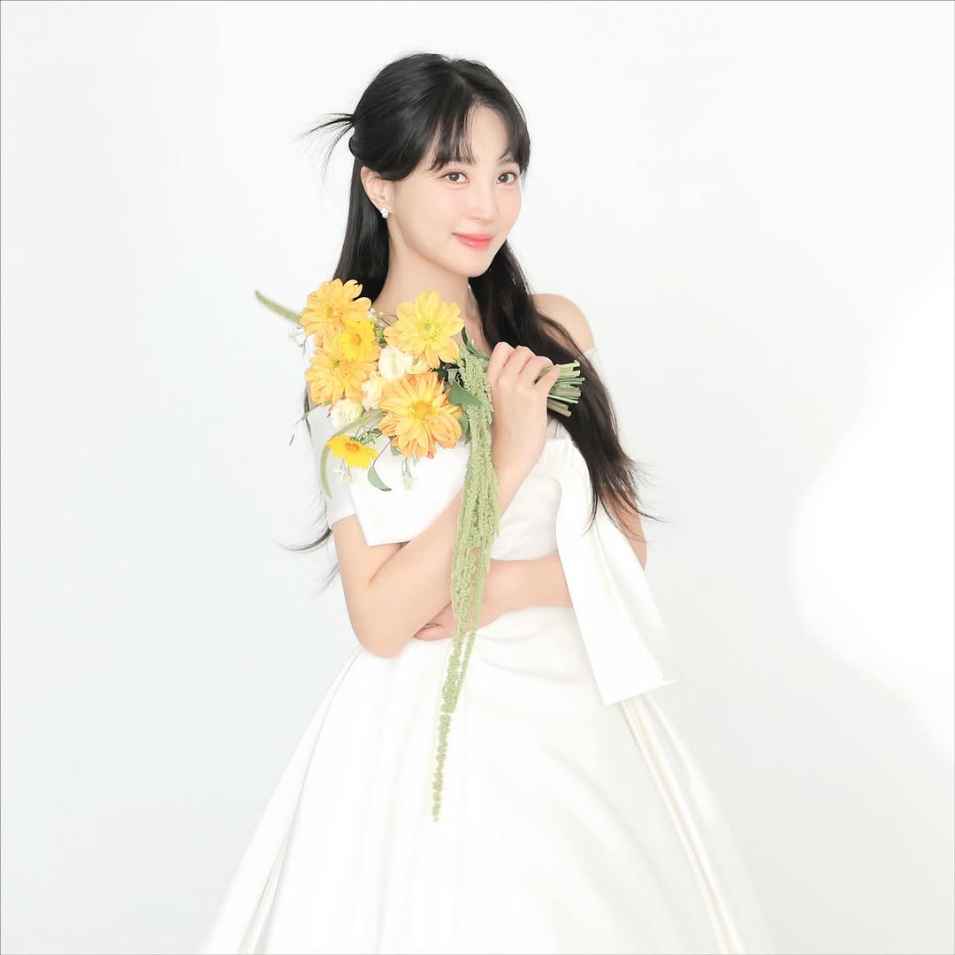 Cả showbiz chưa thấy ai như mỹ nhân này, vào đại học bố phải theo sát canh chừng không rời nửa bước- Ảnh 4.