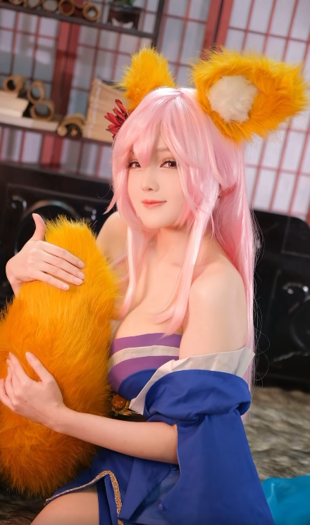 27 giây nhập vai Cáo chín đuôi với đường cong 