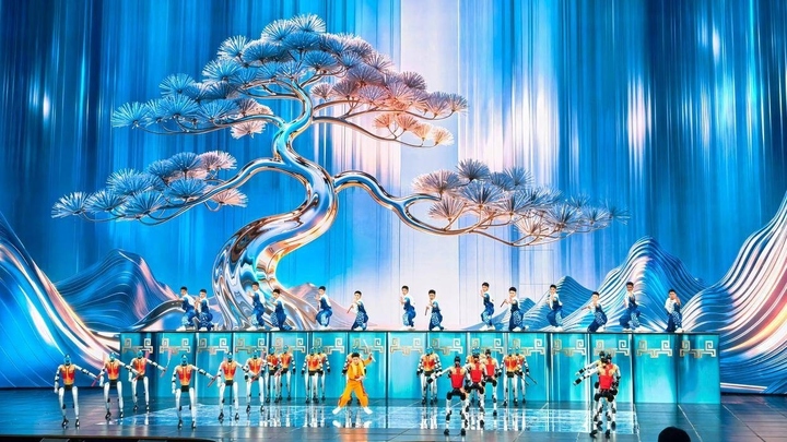 Bí mật sau màn trình diễn robot Trung Quốc múa võ tôn vinh Lý Tiểu Long- Ảnh 2. Bí mật sau màn trình diễn robot Trung Quốc múa võ tôn vinh Lý Tiểu Long- Ảnh 2.