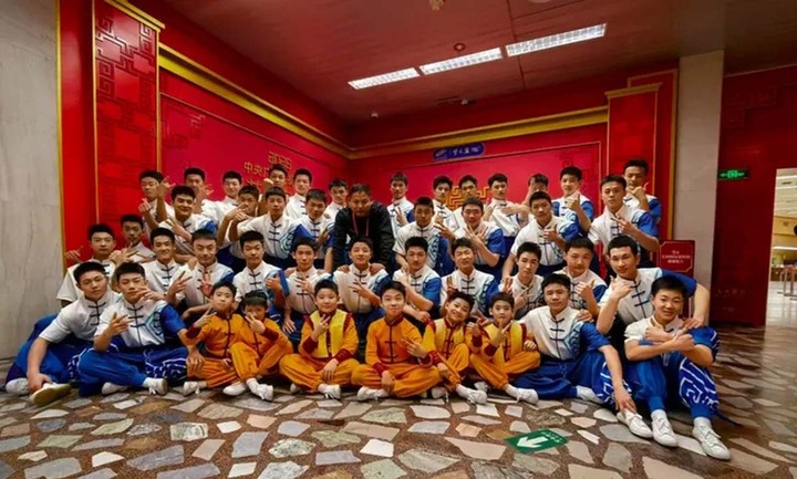 Bí mật sau màn trình diễn robot Trung Quốc múa võ tôn vinh Lý Tiểu Long- Ảnh 1. Bí mật sau màn trình diễn robot Trung Quốc múa võ tôn vinh Lý Tiểu Long- Ảnh 1.