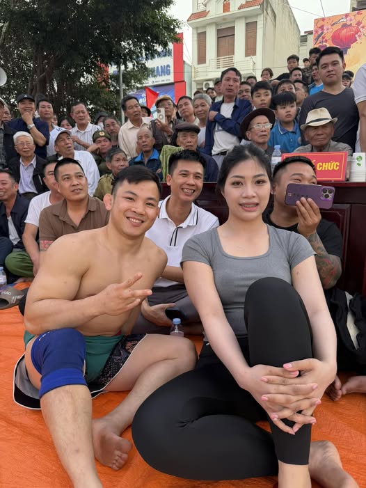 Bóng hồng sới vật Anh Thơ lại trở thành "hot search", cận cảnh khoảnh khắc thi đấu gây "bão mạng"- Ảnh 3. Bóng hồng sới vật Anh Thơ lại trở thành